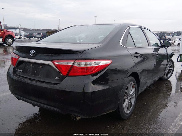 44525728 :رقم المزاد ، 4T1BF1FK8GU206493 vin ، 2016 Toyota Camry Se مزاد بيع