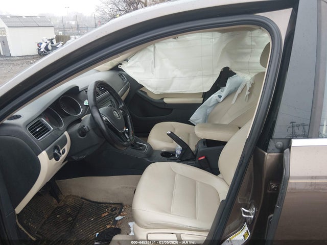 3VWD17AJ0FM239811 Volkswagen Jetta 1.8t Se