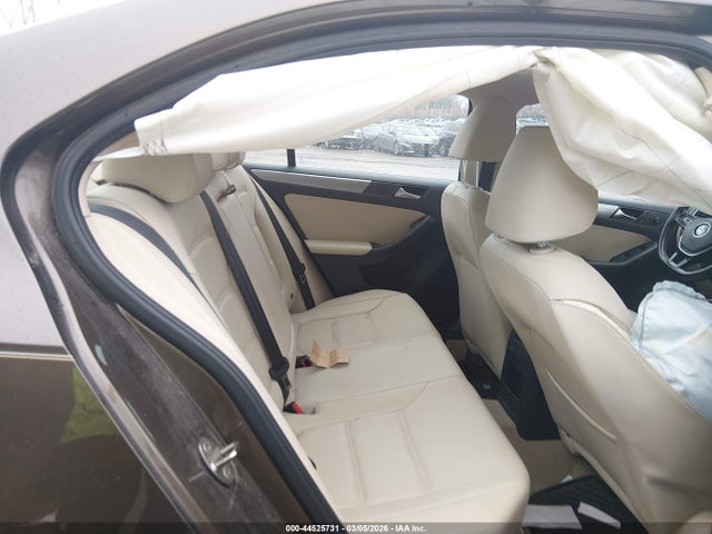 3VWD17AJ0FM239811 Volkswagen Jetta 1.8t Se