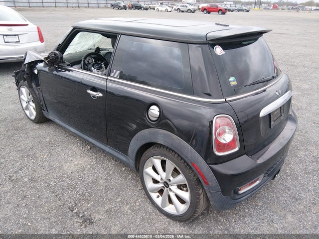 2011 MINI COOPER S WMWSV3C54BTY14959 Photo 2