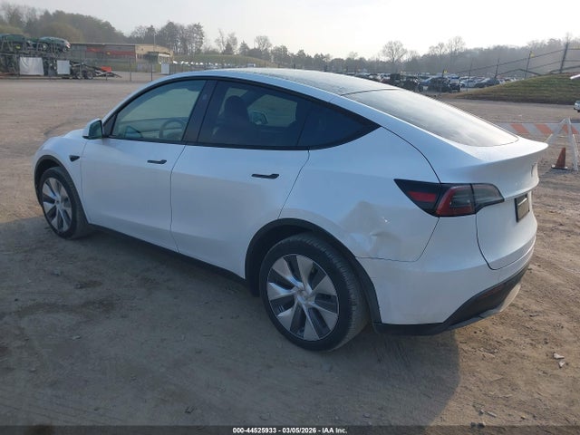 2024 TESLA MODEL Y 7SAYGDEE5RA273511 Photo 2