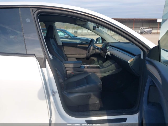 2024 TESLA MODEL Y 7SAYGDEE5RA273511 Photo 4