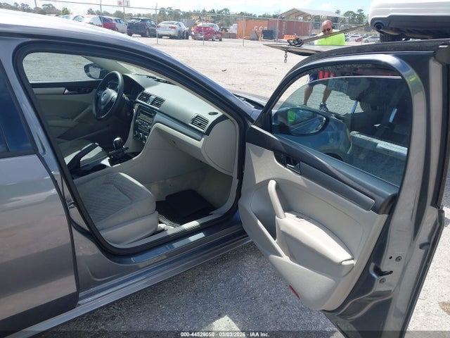 Продажа на аукционе авто 2012 Volkswagen Passat 2.5l S, vin: 1VWAH7A36CC029355, номер лота: 44526050