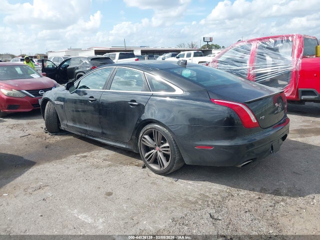 2016 JAGUAR XJ SAJWA1CE0GMW02776 Photo 2