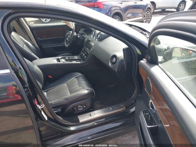 2016 JAGUAR XJ SAJWA1CE0GMW02776 Photo 4