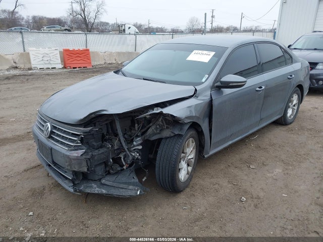 2018 VOLKSWAGEN PASSAT 1VWAA7A34JC043207 Photo 1