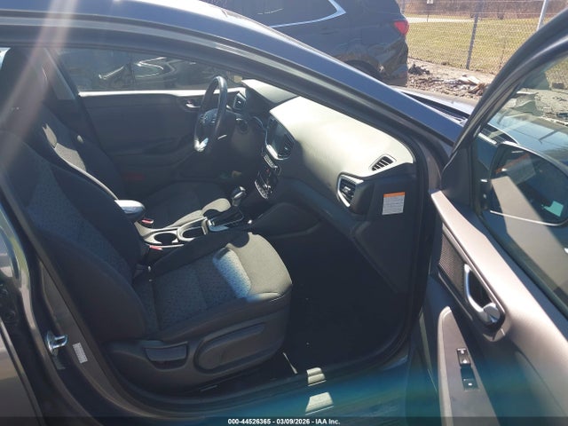 2017 HYUNDAI IONIQ HYBRID KMHC75LC4HU019159 Photo 4
