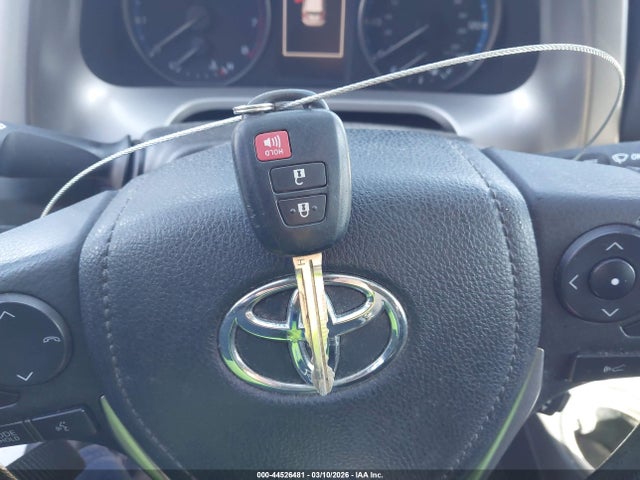 Toyota RAV4 LE 2018 2T3BFREV2JW740775 Image 11