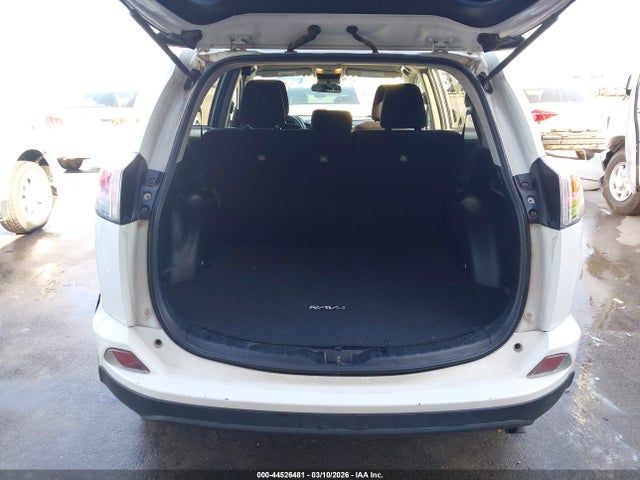 Toyota RAV4 LE 2018 2T3BFREV2JW740775 Image 17