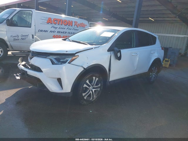 Toyota RAV4 LE 2018 2T3BFREV2JW740775 Image 2