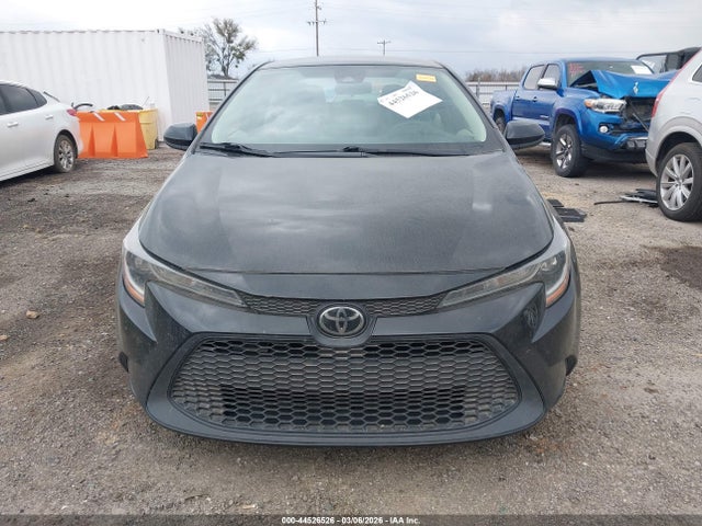 44526526 :رقم المزاد ، 5YFEPMAE3MP235801 vin ، 2021 Toyota Corolla Le مزاد بيع