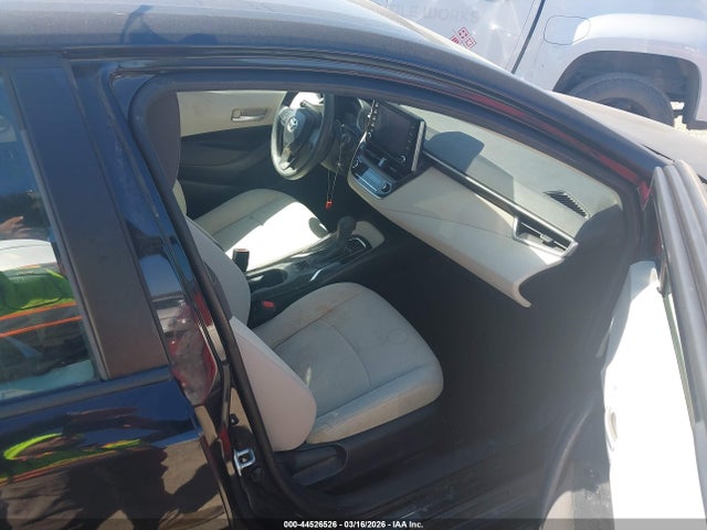 44526526 :رقم المزاد ، 5YFEPMAE3MP235801 vin ، 2021 Toyota Corolla Le مزاد بيع