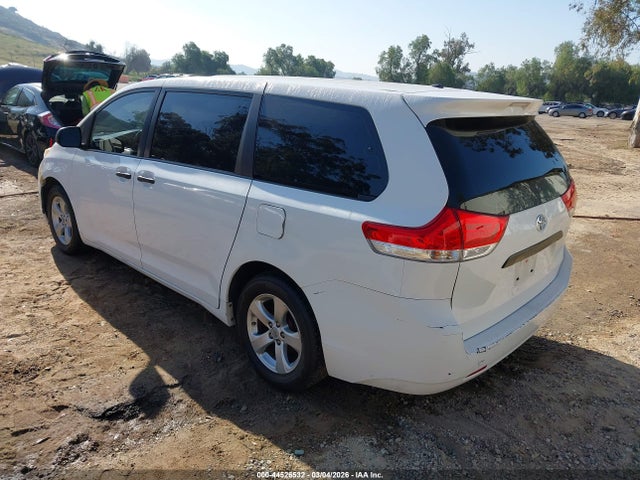 2014 TOYOTA SIENNA 5TDZK3DC4ES477204 Photo 2
