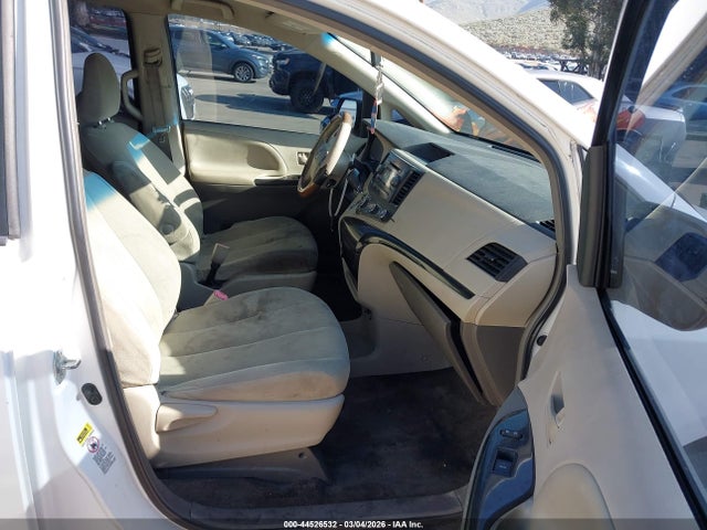 2014 TOYOTA SIENNA 5TDZK3DC4ES477204 Photo 4