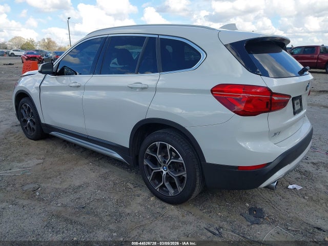 2021 BMW X1 WBXJG7C08M5S27839 Photo 2
