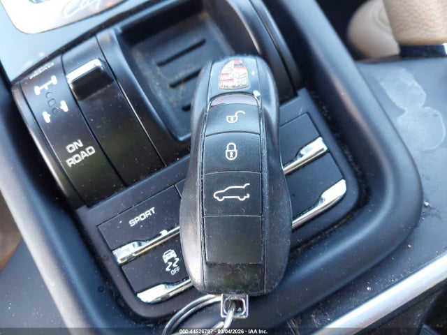 2018 PORSCHE CAYENNE WP1AA2A29JKA01679 Photo 10