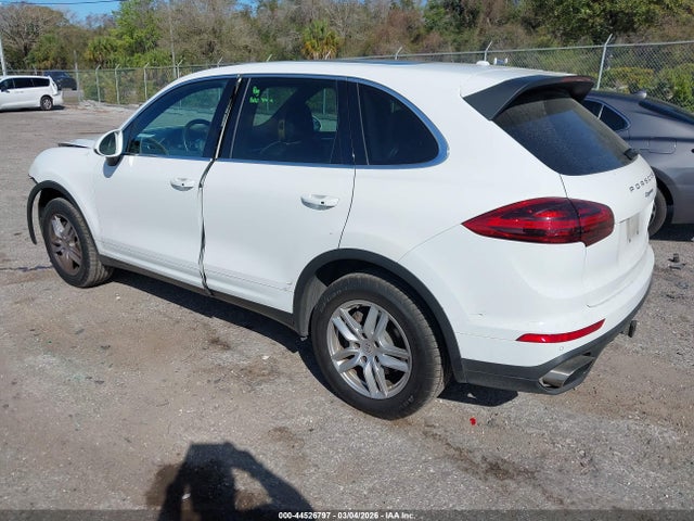 2018 PORSCHE CAYENNE WP1AA2A29JKA01679 Photo 2