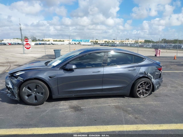 2022 Tesla Model 3 Long Range Dual Motor All-wheel Drive მანქანა იყიდება აუქციონზე, vin: 5YJ3E1EB0NF169880, აუქციონის ნომერი: 44526805