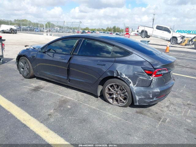 2022 TESLA MODEL 3 5YJ3E1EB0NF169880 Photo 2