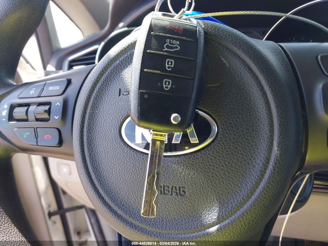 KIA Sedona L 2018 KNDMA5C12J6404237 Image 11