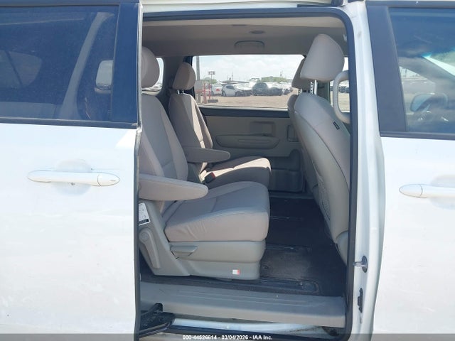 KIA Sedona L 2018 KNDMA5C12J6404237 Image 8