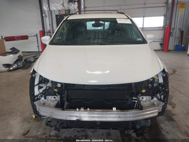 Продажа на аукционе авто 2017 Chrysler Pacifica Touring-l, vin: 2C4RC1BG6HR702307, номер лота: 44526834
