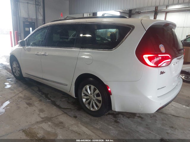 Продажа на аукционе авто 2017 Chrysler Pacifica Touring-l, vin: 2C4RC1BG6HR702307, номер лота: 44526834