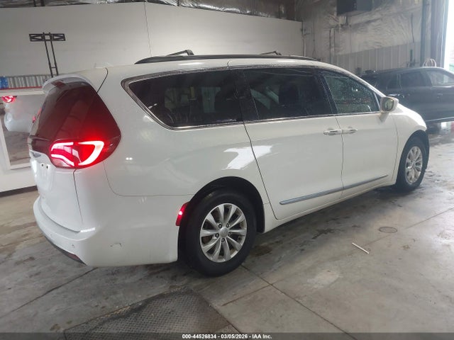 Продажа на аукционе авто 2017 Chrysler Pacifica Touring-l, vin: 2C4RC1BG6HR702307, номер лота: 44526834
