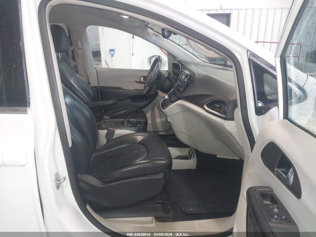 Продажа на аукционе авто 2017 Chrysler Pacifica Touring-l, vin: 2C4RC1BG6HR702307, номер лота: 44526834