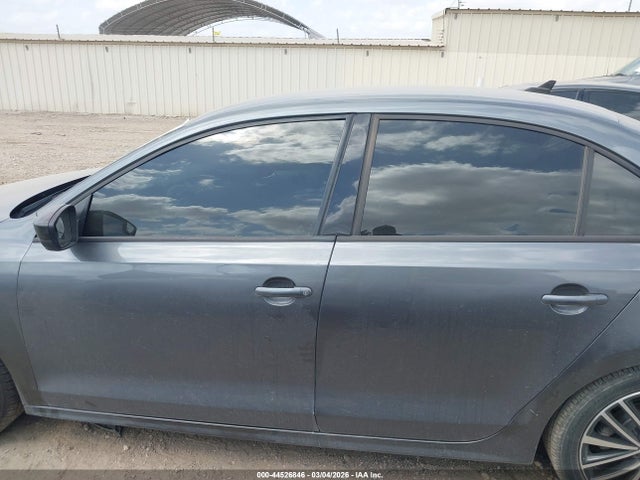 3VWD17AJ0GM350716 Volkswagen Jetta 1.8t Sport