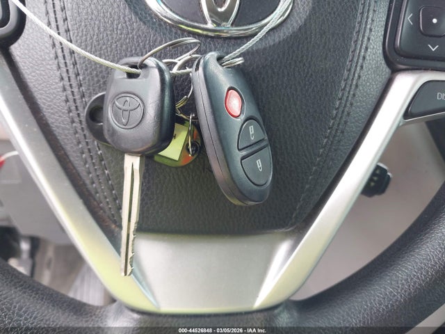 5TDZZ3DC2HS859358 Toyota Sienna L 7 Passenger