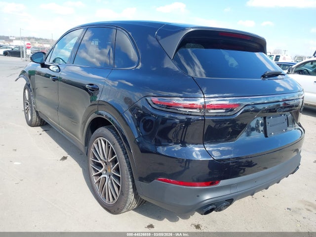 2022 PORSCHE CAYENNE WP1AA2AY7NDA07365 Photo 2