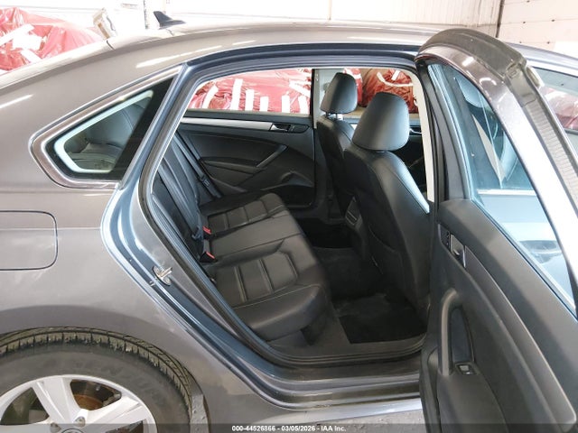 Продажа на аукционе авто 2015 Volkswagen Passat 1.8t Limited Edition, vin: 1VWAS7A32FC120144, номер лота: 44526866