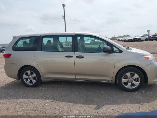 5TDZZ3DC0HS775362 Toyota Sienna L 7 Passenger