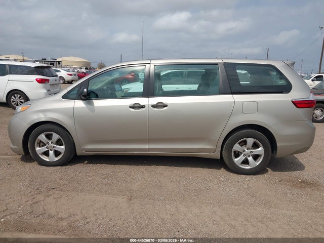 5TDZZ3DC0HS775362 Toyota Sienna L 7 Passenger