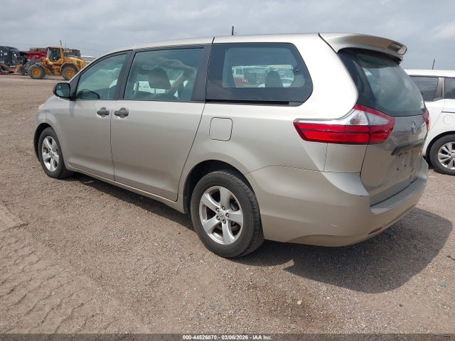 5TDZZ3DC0HS775362 Toyota Sienna L 7 Passenger