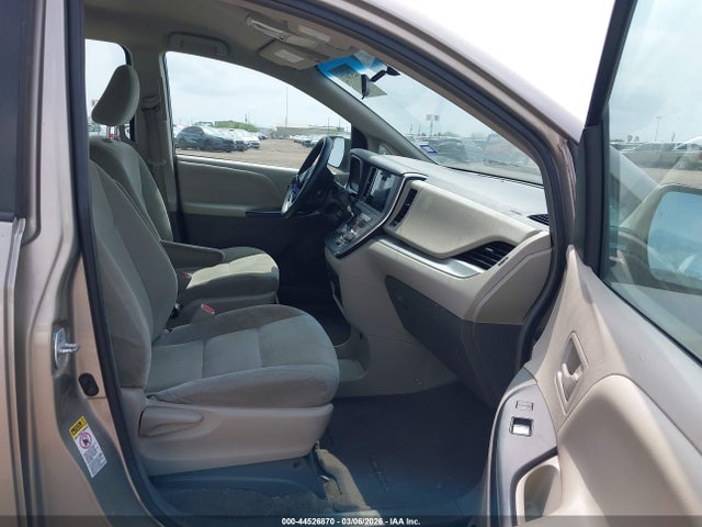 5TDZZ3DC0HS775362 Toyota Sienna L 7 Passenger