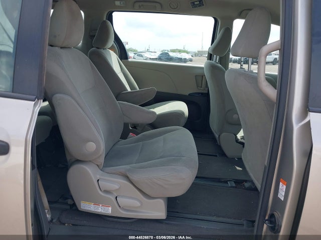 5TDZZ3DC0HS775362 Toyota Sienna L 7 Passenger