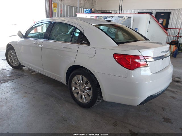 44526982 :رقم المزاد ، 1C3CCBAG8EN164932 vin ، 2014 Chrysler 200 Lx مزاد بيع