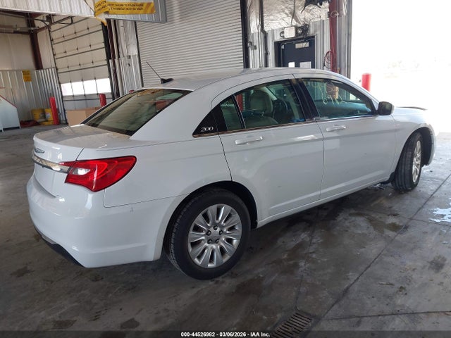 44526982 :رقم المزاد ، 1C3CCBAG8EN164932 vin ، 2014 Chrysler 200 Lx مزاد بيع