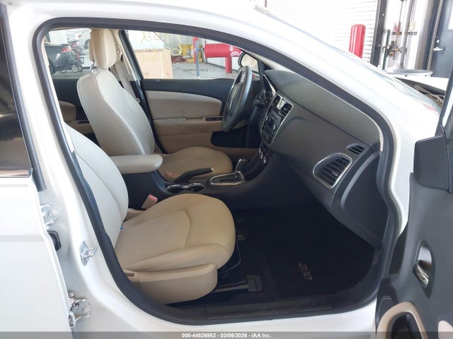 44526982 :رقم المزاد ، 1C3CCBAG8EN164932 vin ، 2014 Chrysler 200 Lx مزاد بيع