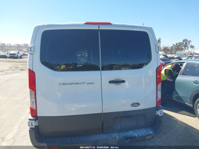 Ford Transit-250 2015 1FTNR1ZM7FKA65738 Image 16