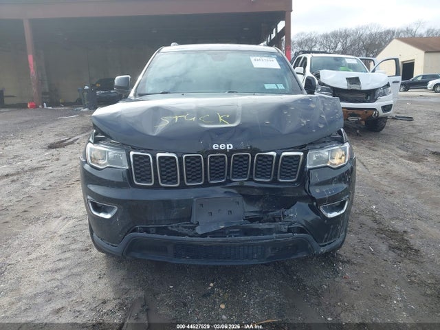 2017 Jeep Grand Cherokee Laredo 4x4 მანქანა იყიდება აუქციონზე, vin: 1C4RJFAG3HC963682, აუქციონის ნომერი: 44527529