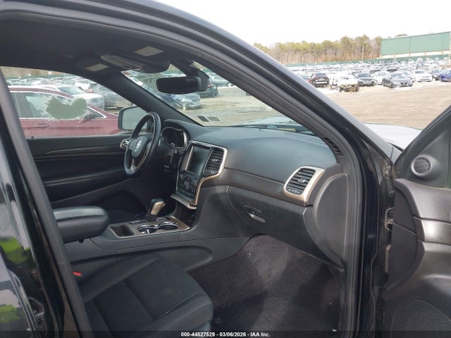 2017 Jeep Grand Cherokee Laredo 4x4 მანქანა იყიდება აუქციონზე, vin: 1C4RJFAG3HC963682, აუქციონის ნომერი: 44527529