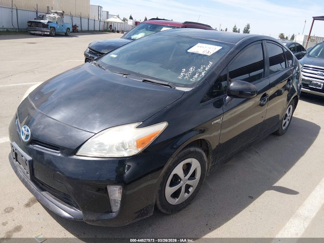 Toyota Prius Two 2014 JTDKN3DU5E0358680 Image 2