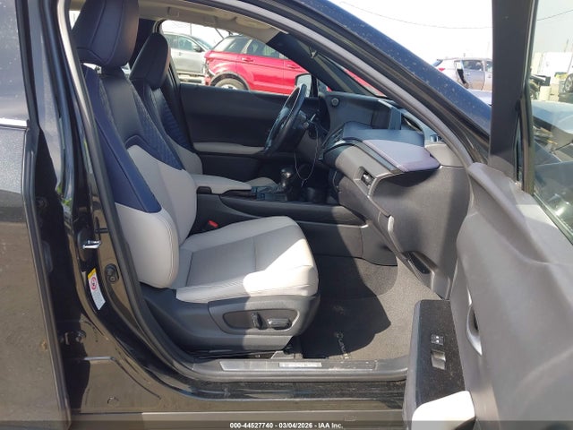 44527740 :رقم المزاد ، JTHY3JBH3K2015410 vin ، 2019 Lexus Ux 200 مزاد بيع