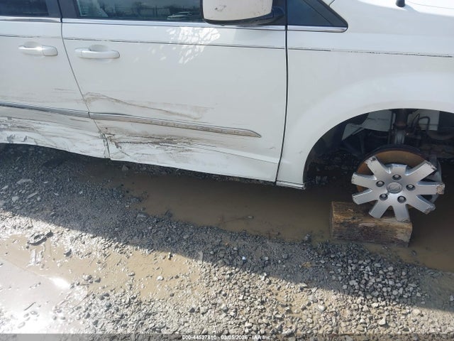 44527810 :رقم المزاد ، 2C4RC1BG6DR777860 vin ، 2013 Chrysler Town & Country Touring مزاد بيع