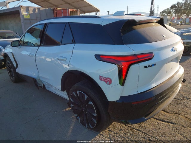 2024 CHEVROLET BLAZER EV 3GNKDCRJ3RS176435 Photo 2