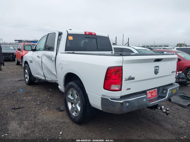 2015 RAM 1500 1C6RR7LG2FS502334 Photo 2