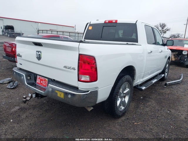 2015 RAM 1500 1C6RR7LG2FS502334 Photo 3